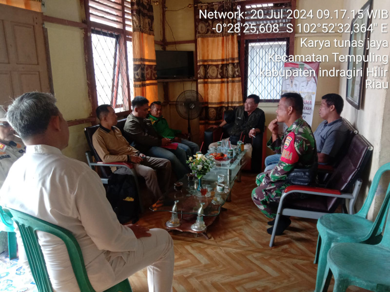 Babinsa 03/Tpl Terus Tingkatkan Komsos Dengan Kades dan Perangkatnya