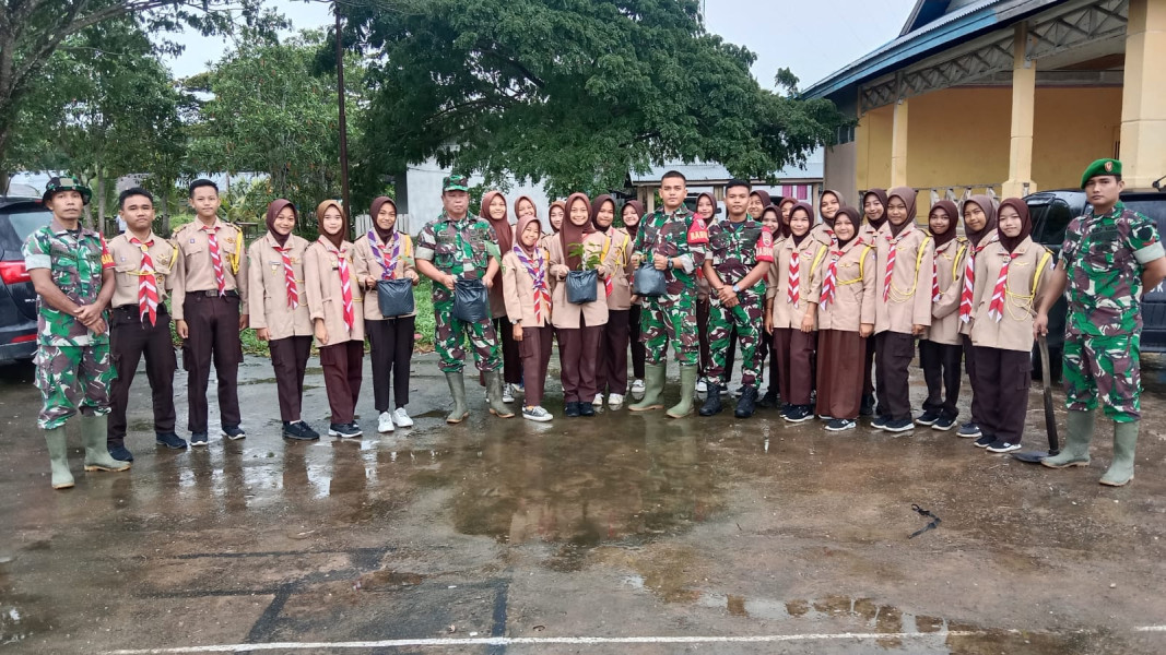 Peduli Lingkungan Koramil 05/Gas Kapten Czi Slamet Hirohito Pimpin Penanaman Pohon