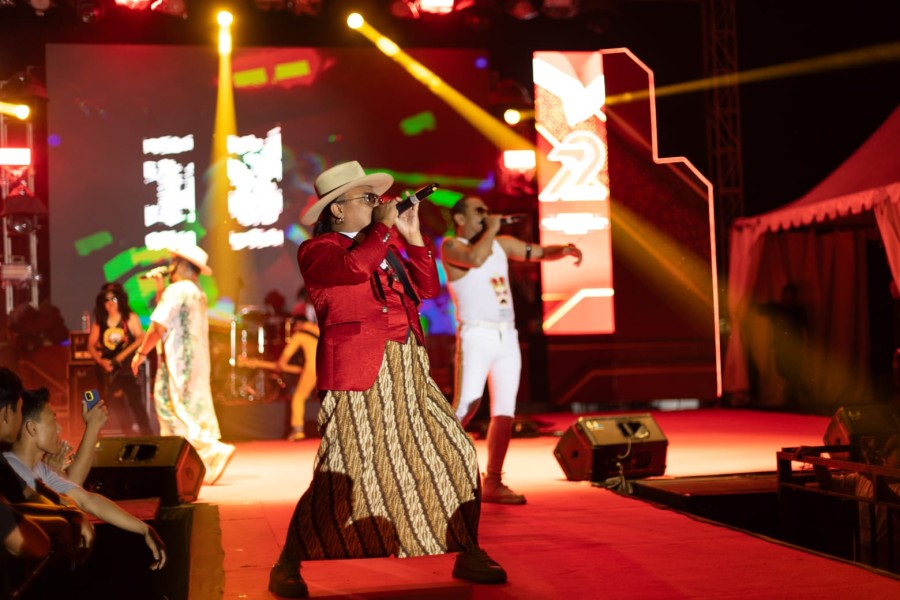 Ribuan Masyarakat Tumpah Ruah di Simpang Jengkol Hadiri Malam Puncak HUT Bhayangkara ke-79 Polres Bengkalis