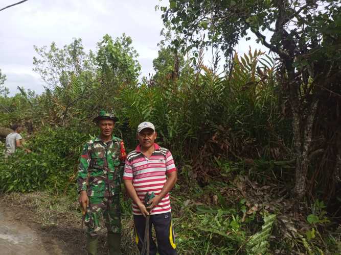 Sosialisasi dan Patroli Karlahut Oleh Babinsa Koramil 04/Kuindra Secara Rutin