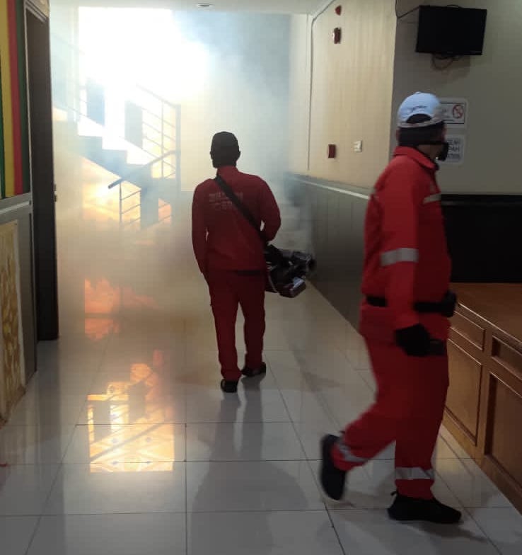 Cegah DBD, Kantor DPRD Pekanbaru Difogging Dinkes