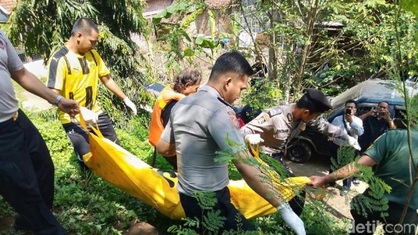 Mayat Perempuan Telanjang Ditemukan Terapung di Sungai Porong