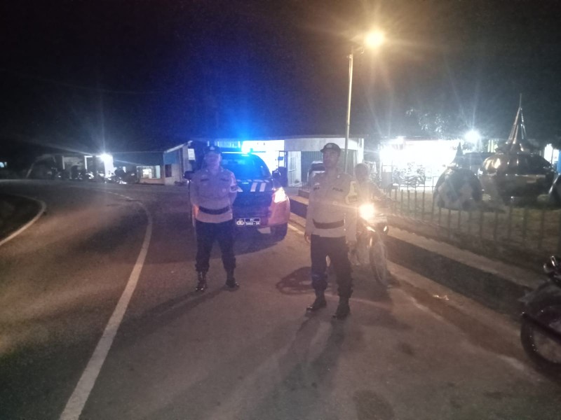 Polsek Kempas Tingkatkan Patroli Malam, Antisipasi Tindak Kejahatan, Ciptakan Situasi Aman dan Kondusif.