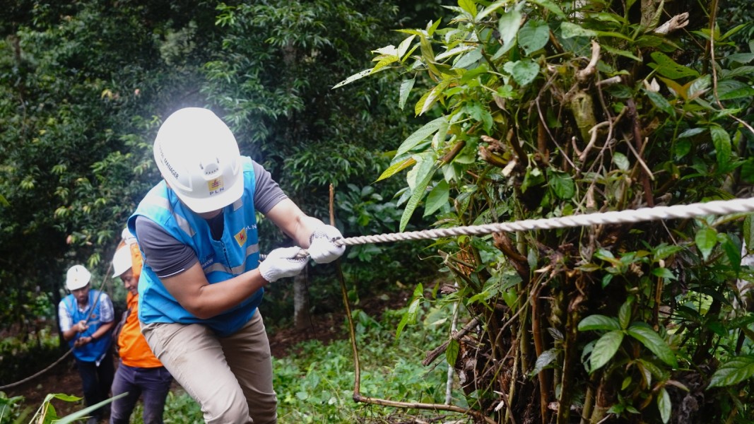 Gerak Cepat Pulihkan Listrik di Sungai Penuh dan Merangin, PLN Bangun Emergency Tower 24 Jam Nonstop