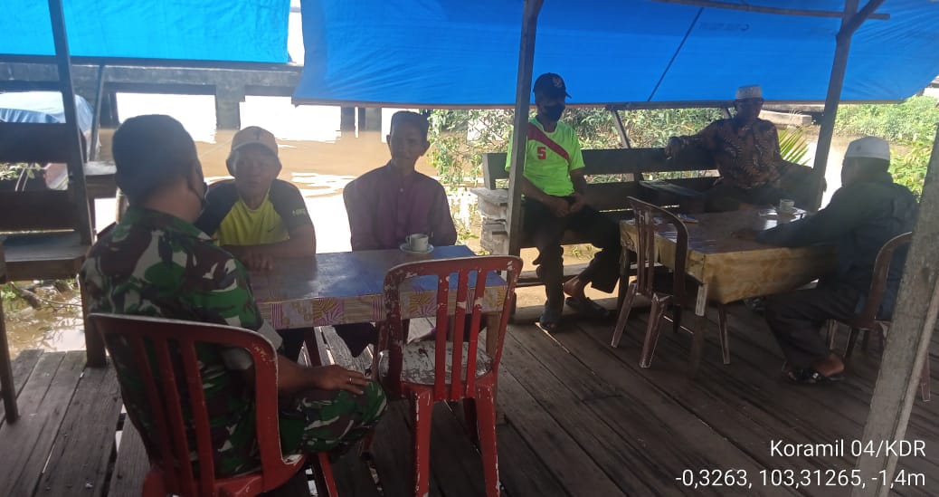 Himbauan Untuk Mencegah Penularan Covid-19, Koramil 04 /Kuindra Lakukan Komsos