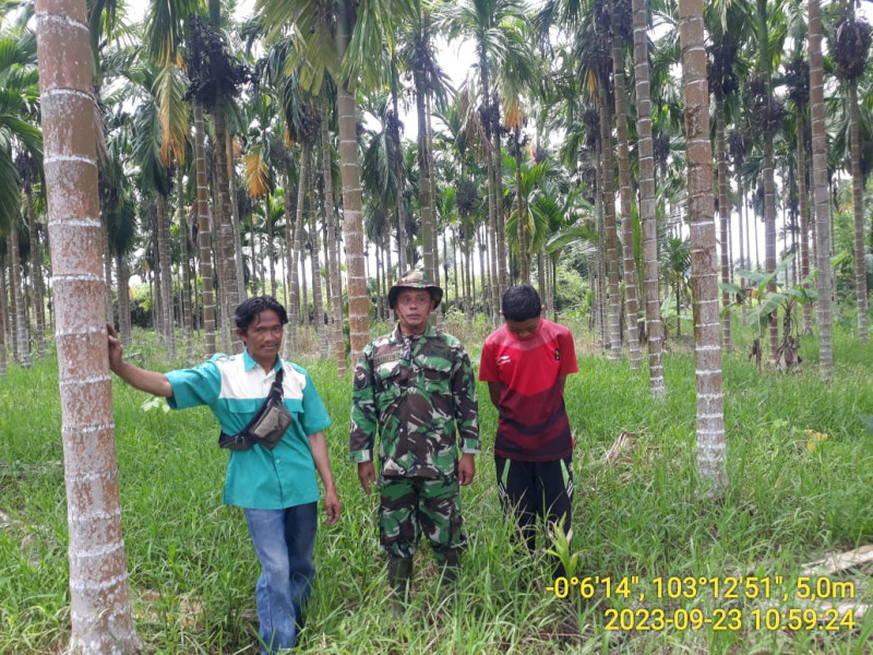Babinsa Koramil 05/Gas Serma Sasmito Rutin Laksanakan Patroli Karlahut