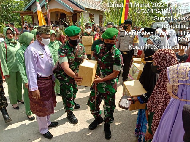 Dandim 0314/Inhil Berikan Paket Sembako Dalam Peresmian Kampung Pancasila