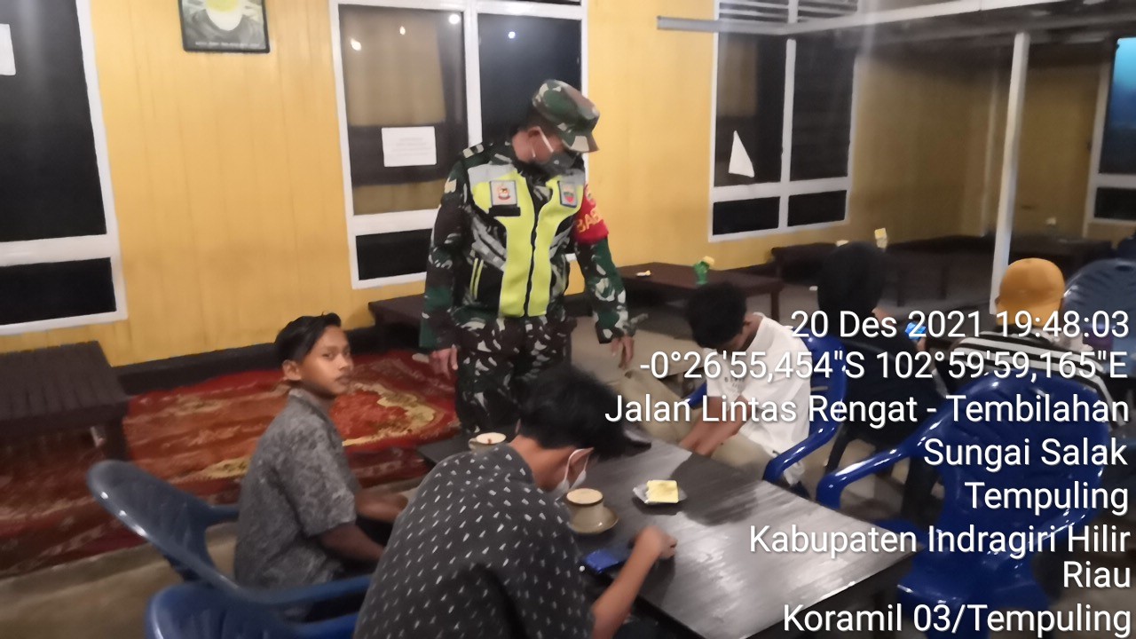 Sambangi Kumpulan Pemuda Pada Malam Hari, Ini Ajakan Babinsa 03/Tempuling