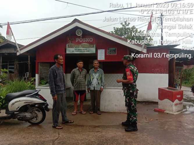 Sertu Mistar Babinsa 03/Tempuling Komsos Bersama Mitra Karib di Kampung Pancasila