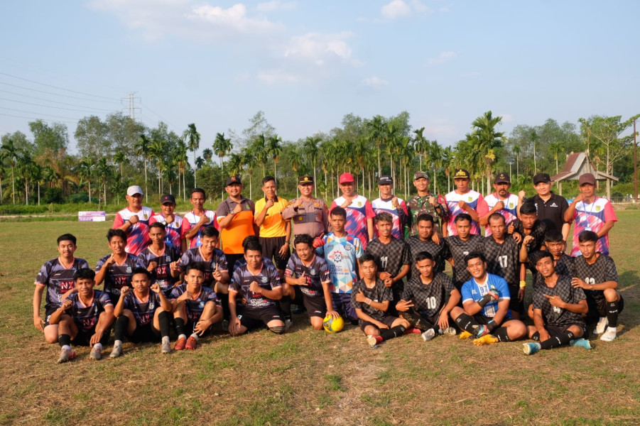 Wakili Danramil, Babinsa Koramil 03/Tpl Menghadiri Acara Pembukaan Turnamen Sepak Bola Mumpa Cup