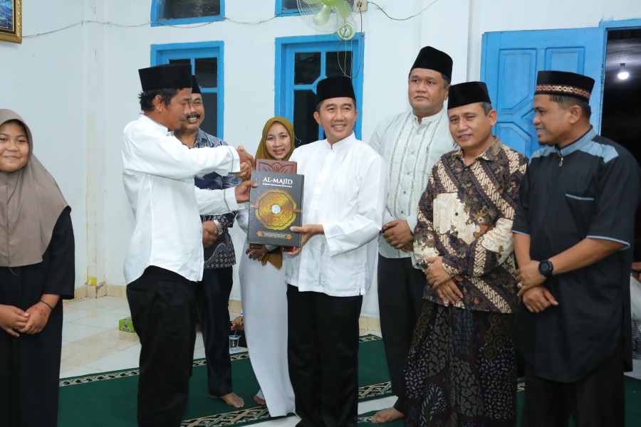 Safari Ramadan di Minas Barat, Plh Sekda Ajak Perbanyak Bantu Masyarakat yang Membutuhkan Safari Ramadan di Minas Barat, Plh Sekda Ajak Perbanyak Bantu Masyarakat yang Membutuhkan