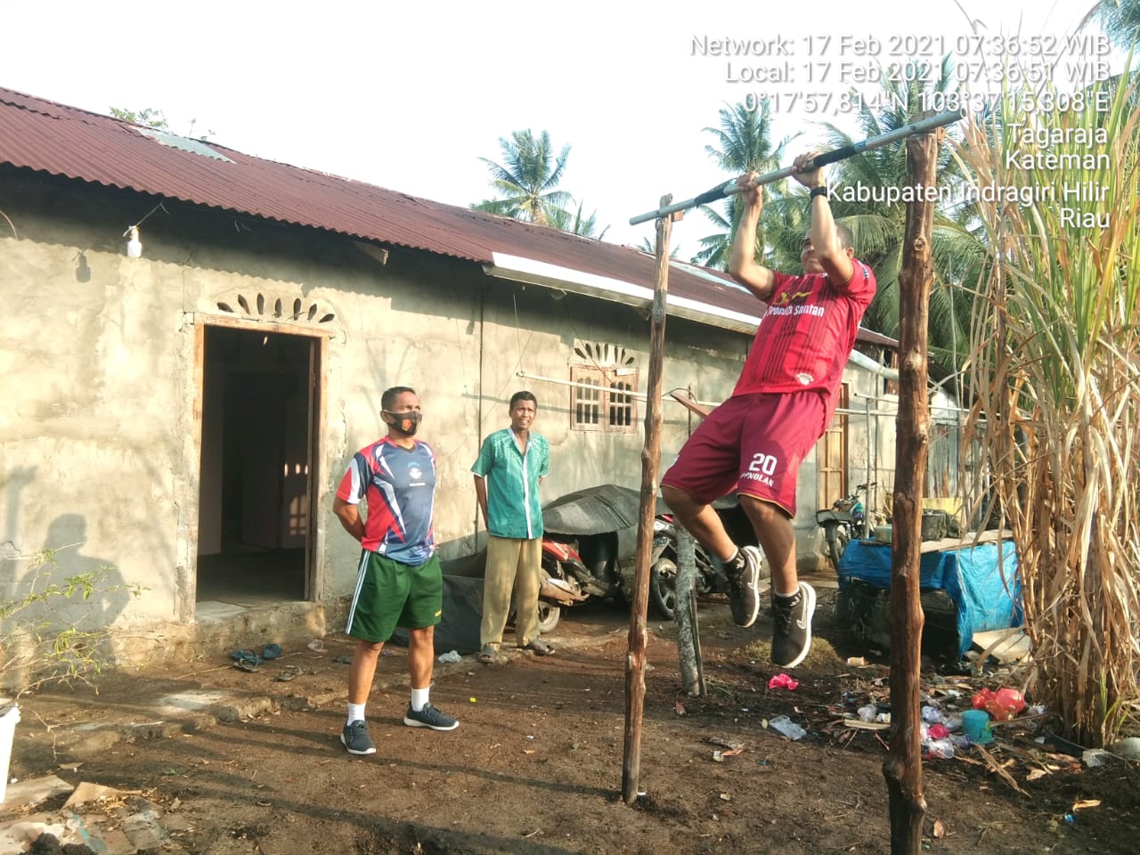 Serda Lendi Piter Sirimba Bina Fisik Pemuda Calon Prajurit TNI AD di Wilayah Kateman