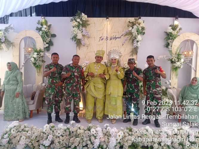 Danramil 03/TPL Bersama Anggotanya Hadiri Undangan Pernikahan Warga Desa Binaan