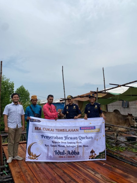 Semarak Idul Adha, Bea Cukai Tembilahan Serahkan Tiga Ekor Hewan Qurban Ke Pemdes Tanjung Pasir