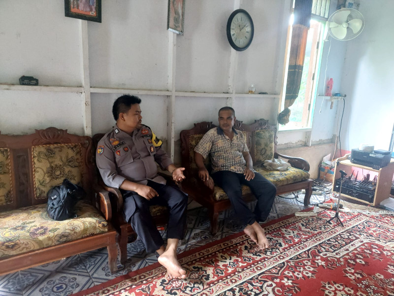 Bhabinkamtibmas Desa Kuala Gaung Cooling System Dalam Rangka Operasi Mantap Praja Tahun 2024