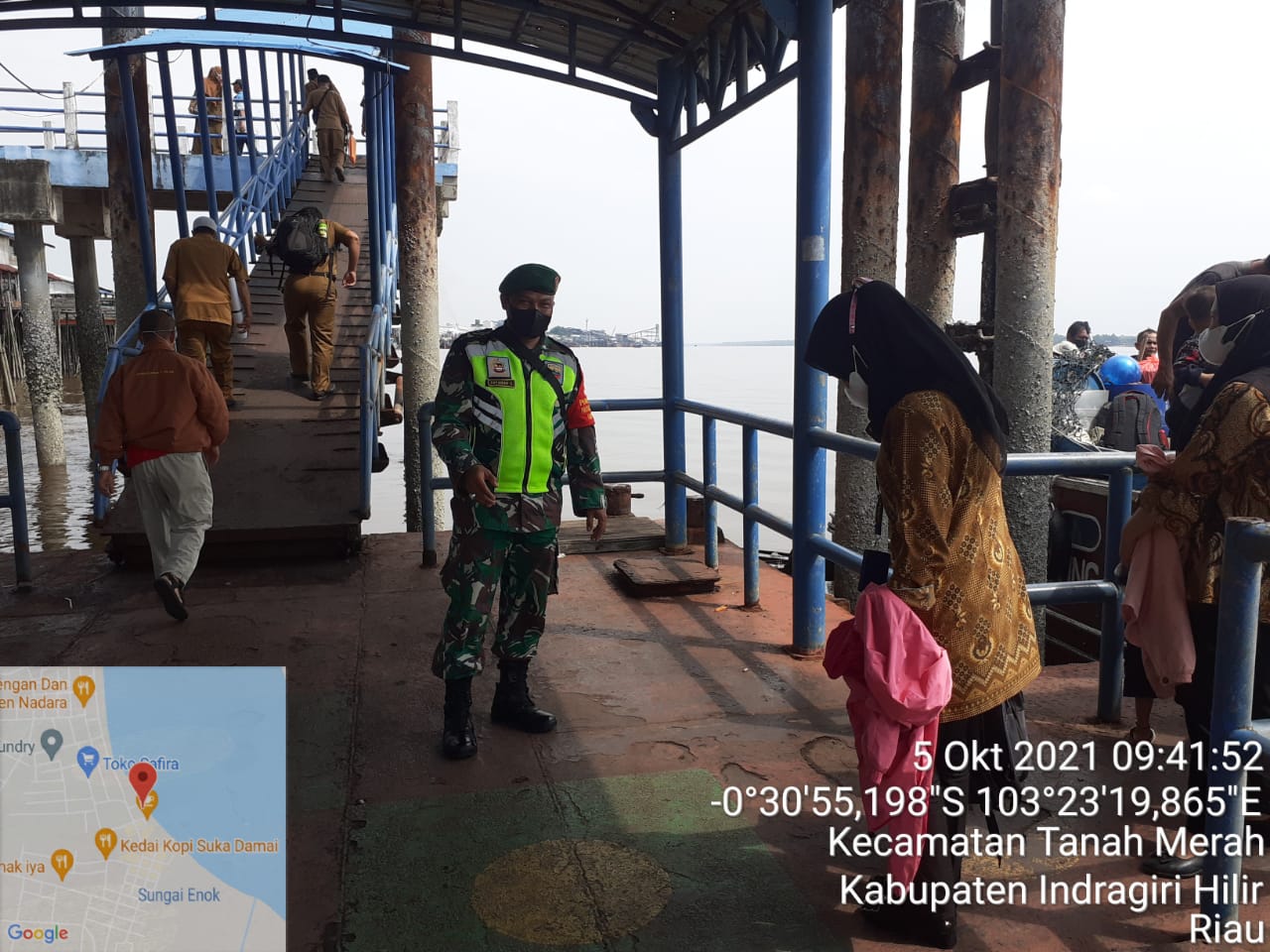 Penegakan Protkes Terpadu di Tempat-tempat Umum Dilakukan Babinsa di Tanah Merah