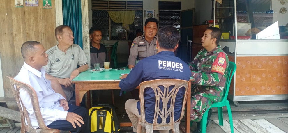 Jelang Pemilu, Bhabinkamtibmas Desa Simpang Gaung Aiptu Safrizal Zufri Ajak Warga Agar Hindari Berita Hoaks