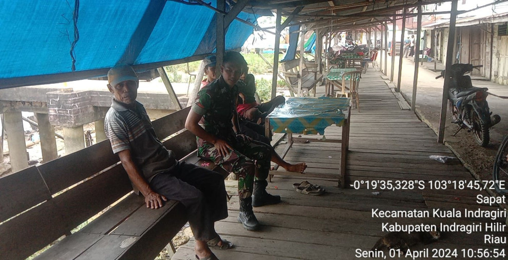 Babinsa Koramil 04/Kuindra Peduli Antar Sesama dan Saling Bertoleransi di Binaan