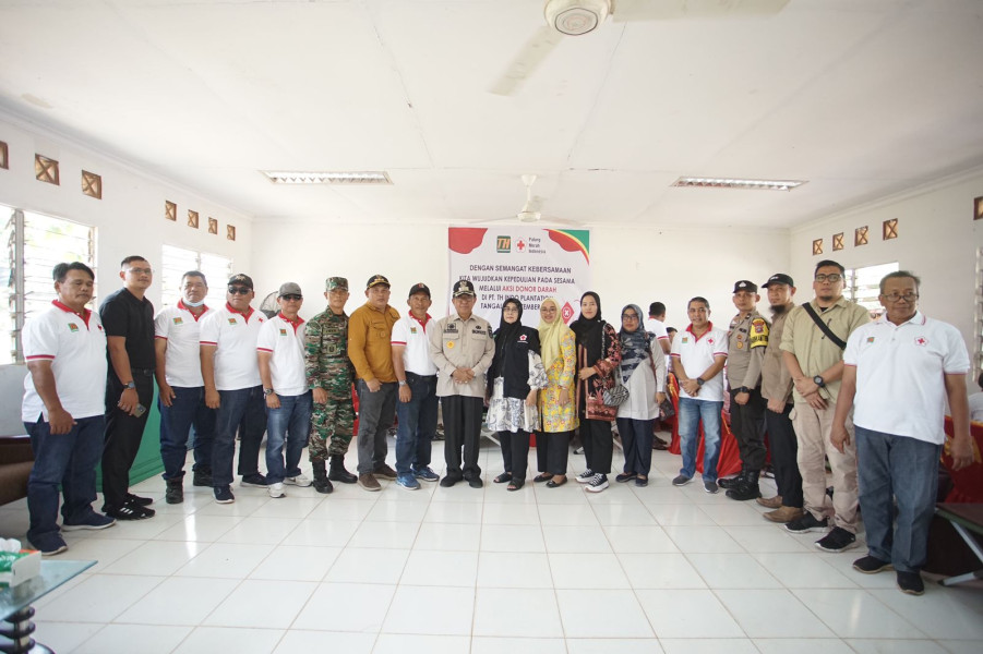 Tingkatkan Kesehatan Masyarakat, Danramil 10/Plg Dampingi Kegiatan Donor Darah Bersama PT. THIP