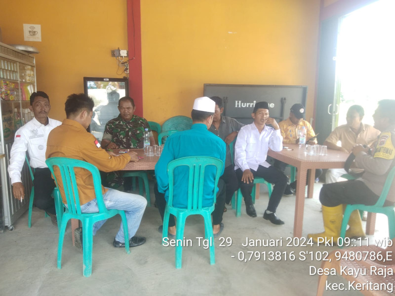 Babinsa Koramil 09/Kmg Bersama Kades dan Bhabinkamtibmas Himbau Agar Tetap Menjaga Keamanan Saat Kampanye