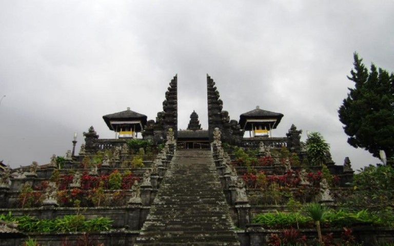 Melihat Kemegahan Puri Besakih di Karangasem, Bali