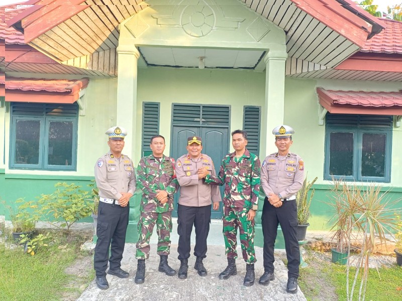 Kapolsek Siak Perkuat Sinergitas Melalui Silaturahmi dengan Koramil 01 Siak