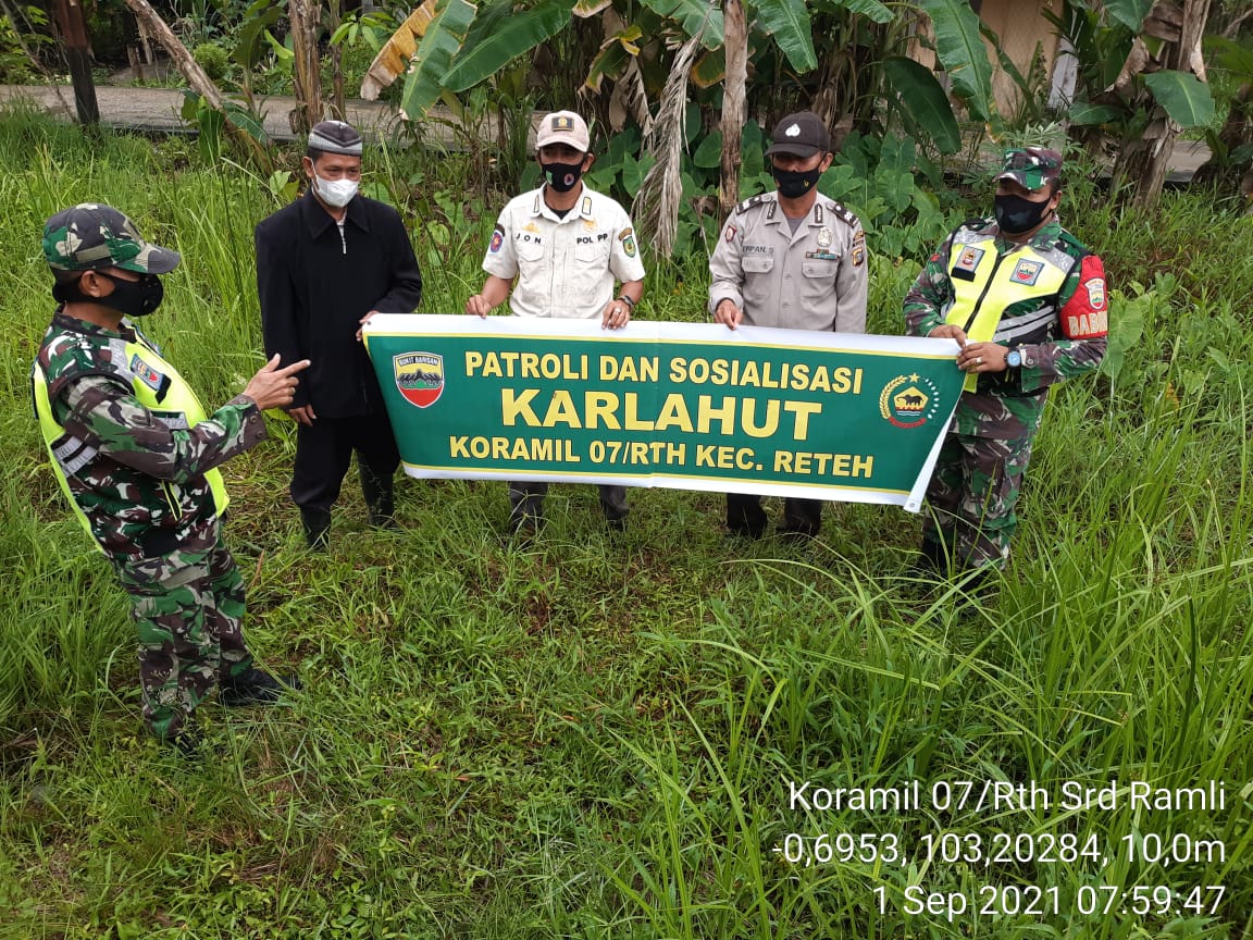 Kompak, Babinsa dan Bhabinkamtibmas Lakukan Patroli dan Sosialisasi Karhutla di Reteh