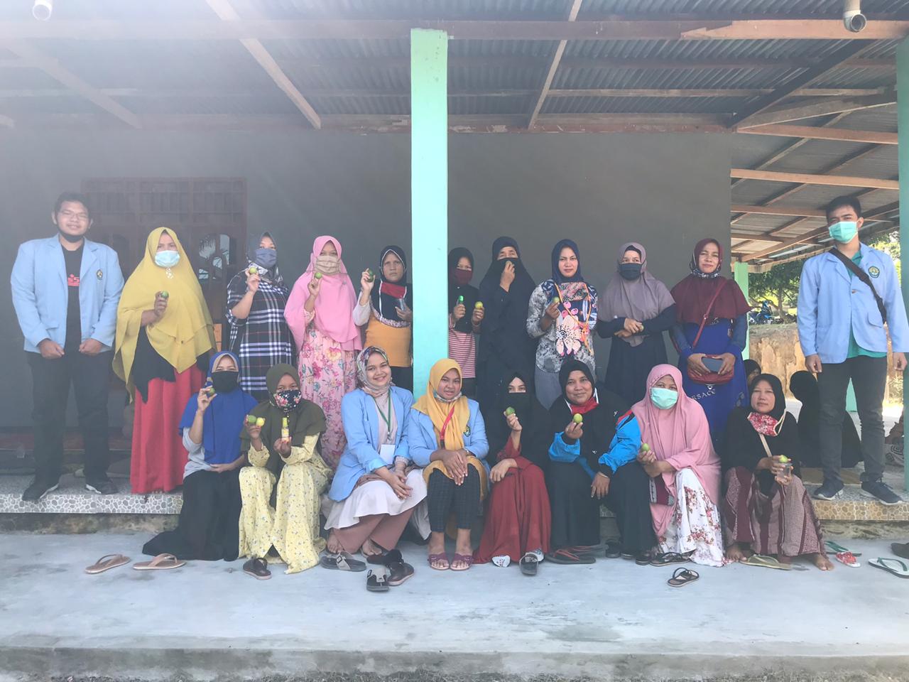 Cegah Covid-19, Tim Kukerta Relawan Desa Makmur Berikan Edukasi Pembuatan Hand Sanitizer 