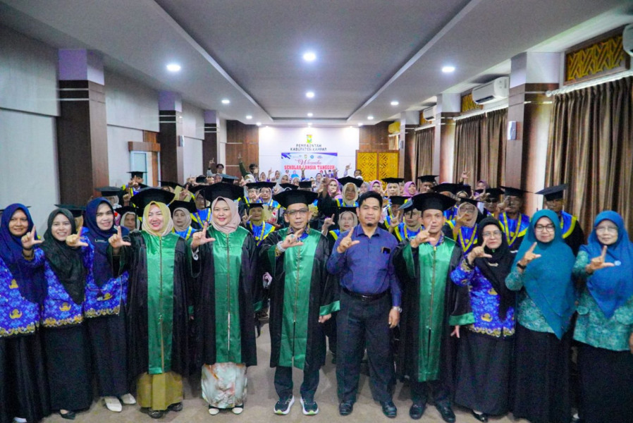 Asisten III Setda Kampar Hadiri Wisuda Sekolah Lansia Tangguh Asisten III Setda Kampar Hadiri Wisuda Sekolah Lansia Tangguh