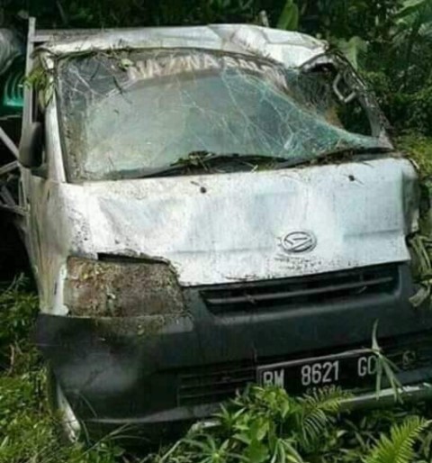 Tragis...! Mobil Pengangkut Alat Pengantin di Inhil ini Terguling, 1 Tewas 5 Luka-luka
