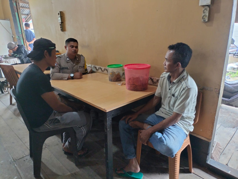 Rutinitas Bhabinkamtibmas Desa Terusan Kempas, Brigadir Akmaluddin Laksanakan Giat Sambang Di Desa Binaan