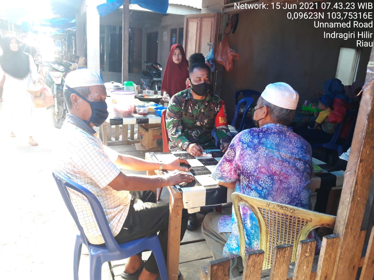 Wujudkan TNI Manunggal Bersama Rakyat, Babinsa Laksanakan Anjangsana dengan Warga Sungai Simbar