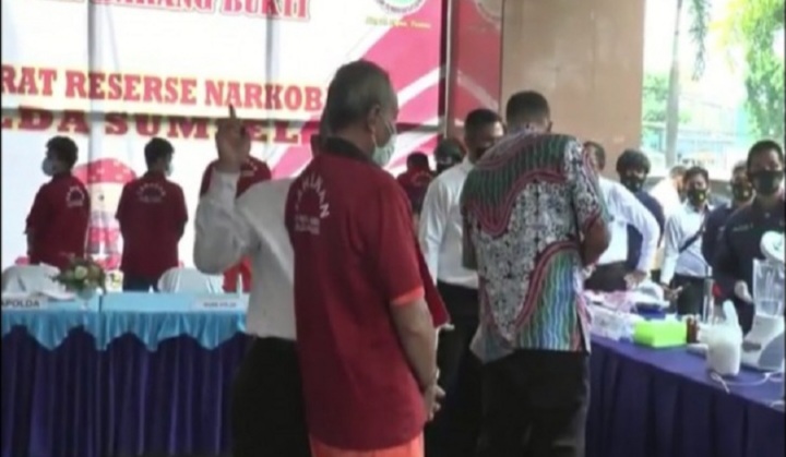 Astaga! Meski Jadi Pengurus Masjid, Pak Haji Juga Urus Bisnis Sabu