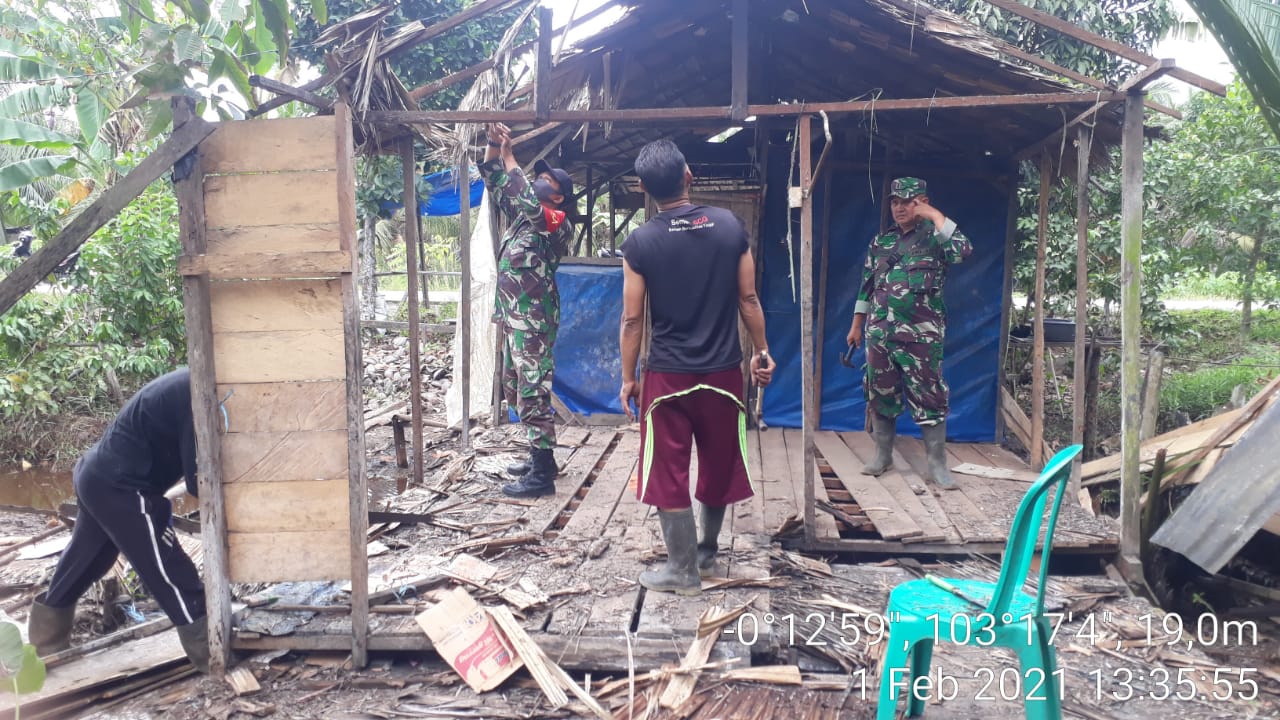 Serda Januar Laksanakan Karya Bhakti Bedah Rumah di Wilayah Binaan