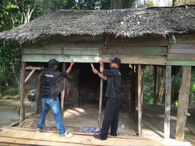 Lakukan Bhakti Sosial, FKWI Kecamatan Kemuning Bedah Rumah Janda  