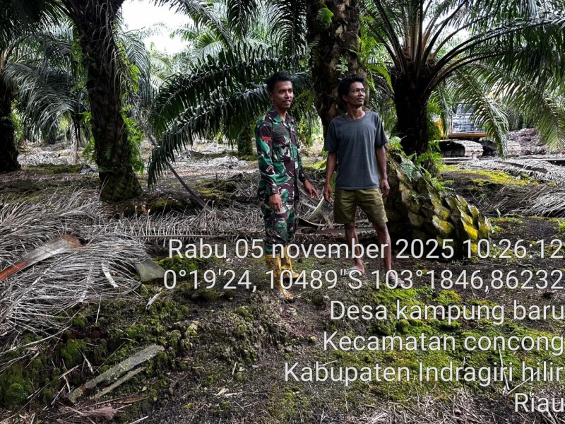 Tingkatkan Kesadaran Masyarakat, Babinsa Koramil 04/Kuindra Giat Patroli Tapal Batas