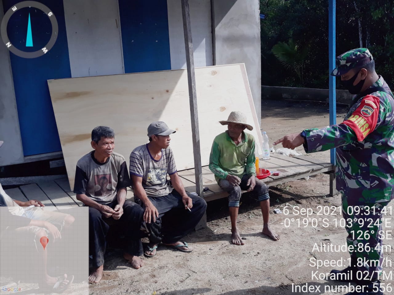 Babinsa 02/Tanah Merah Himbau Warga Sungai Lokan Untuk Patuhi Protkes 