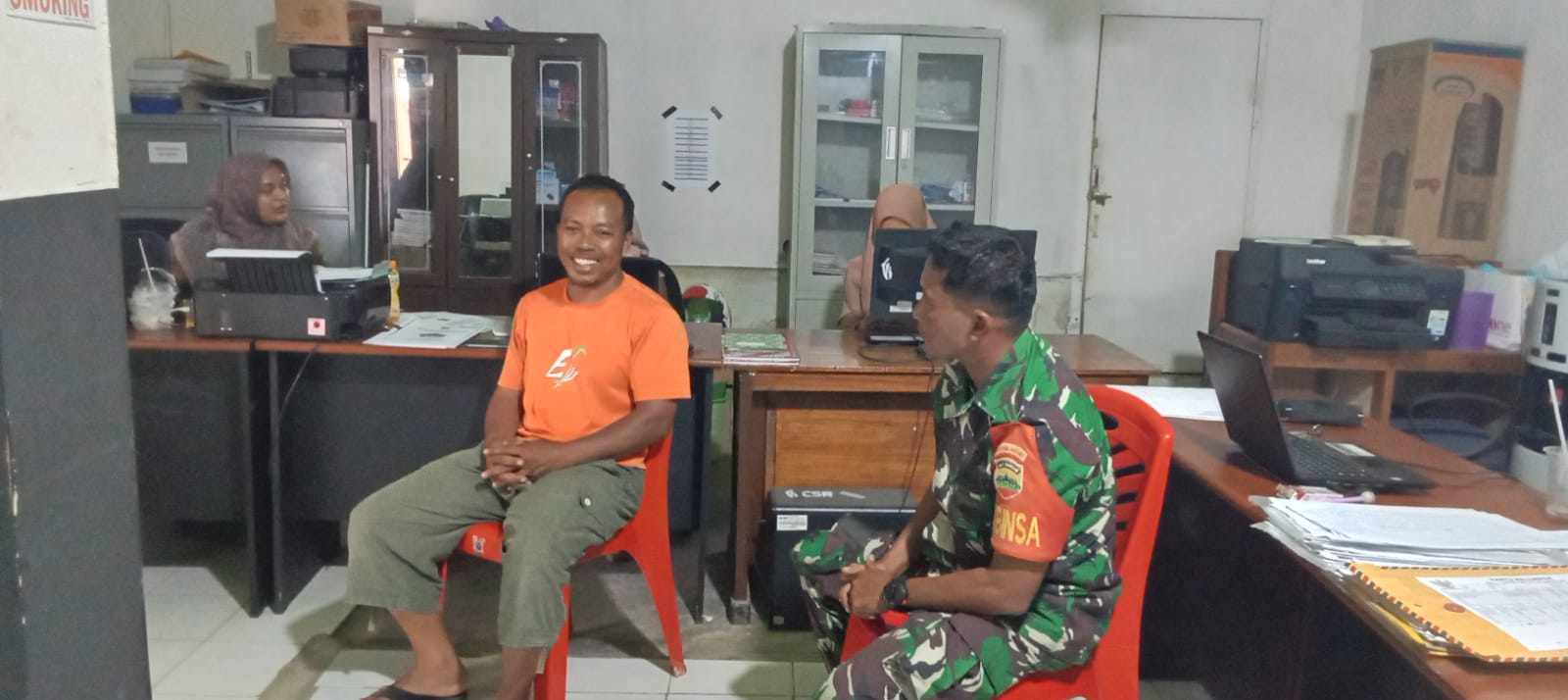 Mempererat Hubungan Mitra Kerja Melalui Komsos Babinsa Koramil 09/Kemuning