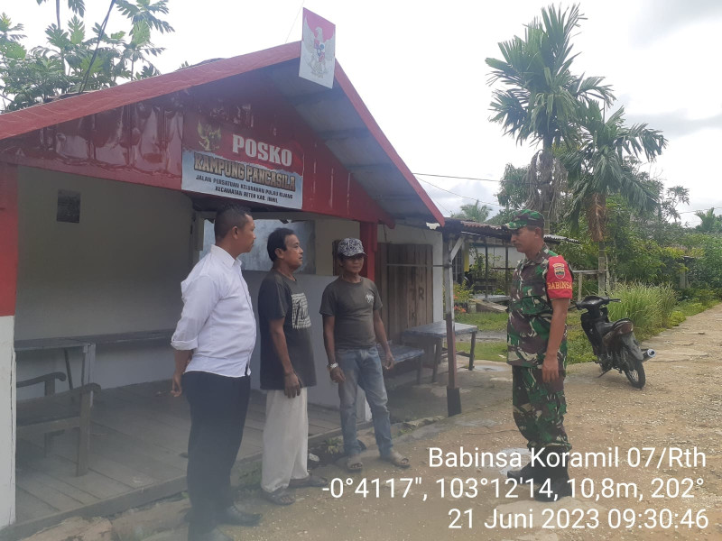 Tetap Jaga Kamtibmas Bersama Koramil 07/Reteh dan Warga