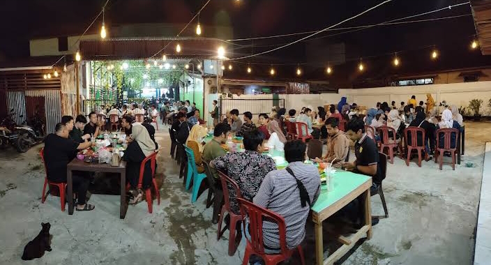 Kulineran Di Teras Daun Cocok Dinikmati Bersama Keluarga Tercinta