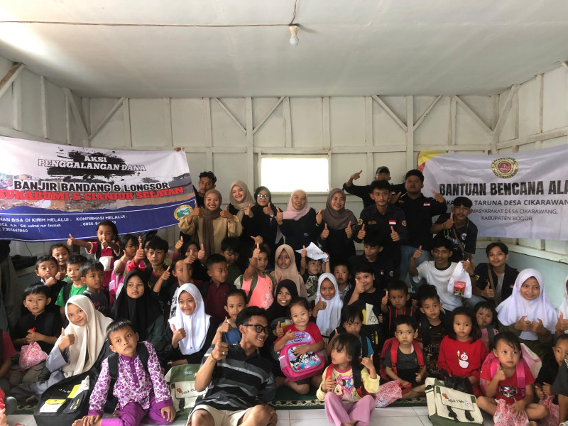 Karang Taruna Desa Cikarawang Salurkan Donasi untuk Korban Bencana Alam di Sukabumi