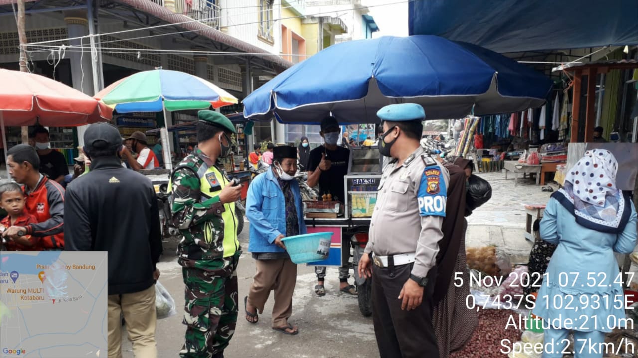 Dengan Bhabinkabtibmas, Babinsa 09/Kemuning Tegakkan Protkes di Kotabaru Seberida