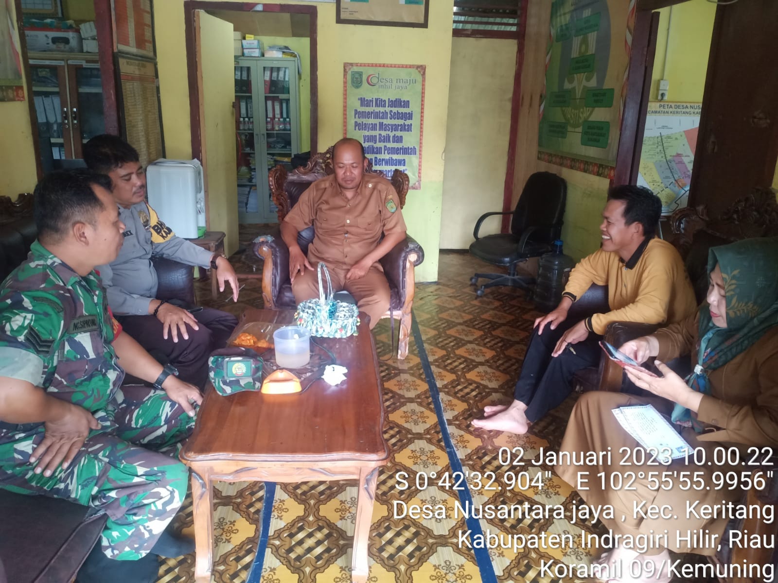 Rutin Lakukan Komsos Oleh Babinsa Koramil 09/Kemuning Bersama Apdes