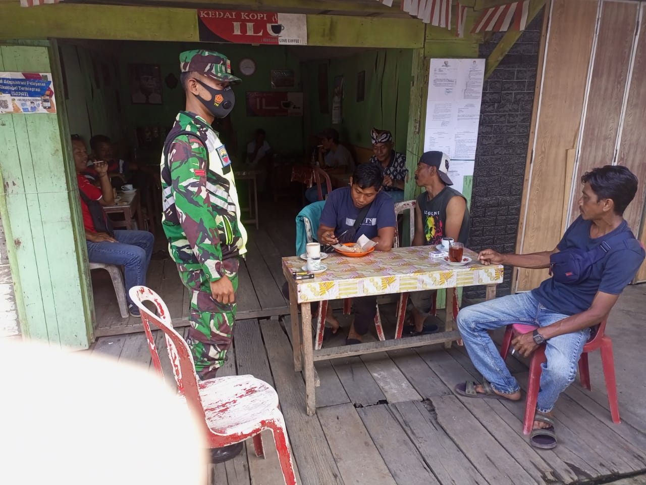 Jaga Kesehatan, Anggota Koramil 04/Kuindra Terus Tegakkan Prokes