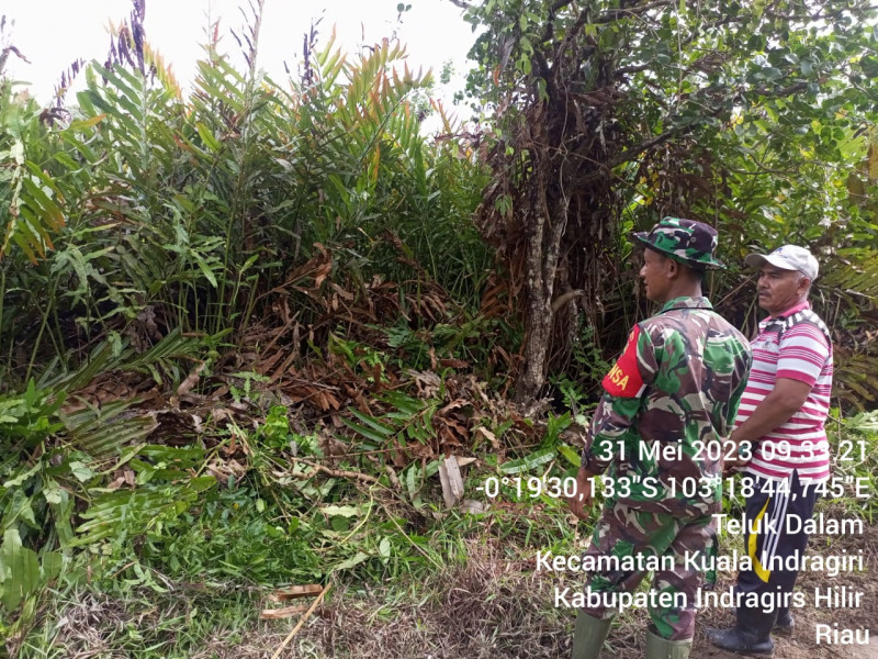 Dengan Semangat Yang Kuat, Babinsa Koramil 04/Kuindra Tetap Lakukan Patroli Karlahut