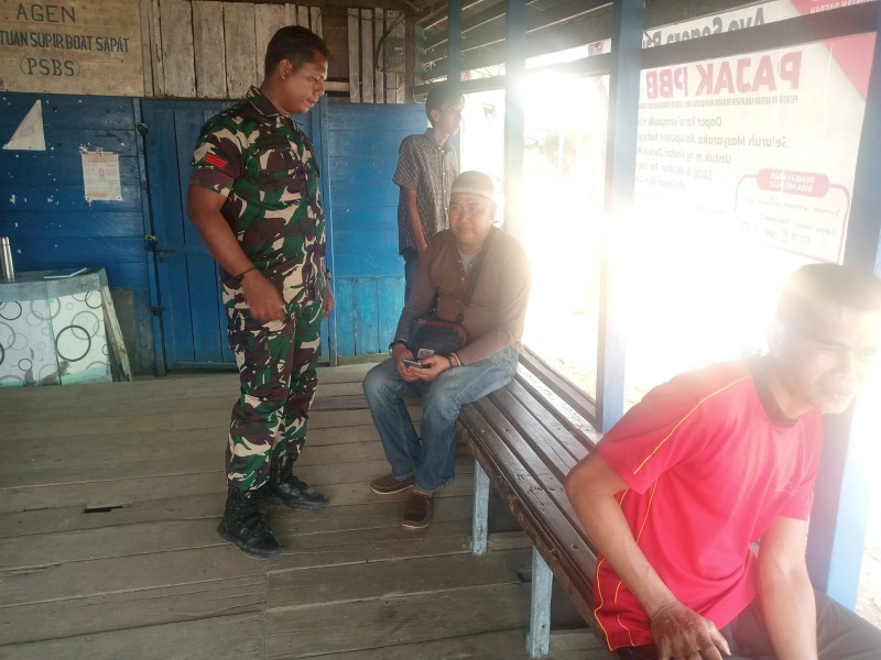 Babinsa Serda Hendra Putra Laksanakan Komsos untuk Meningkatkan Kesadaran Masyarakat