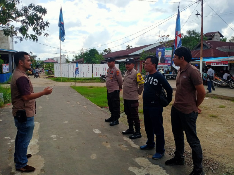 Personil Polsek Gaung Melaksanakan Pengamanan Kampanye di Desa Lahang Baru Guna Terciptanya Pemilu Aman dan Damai