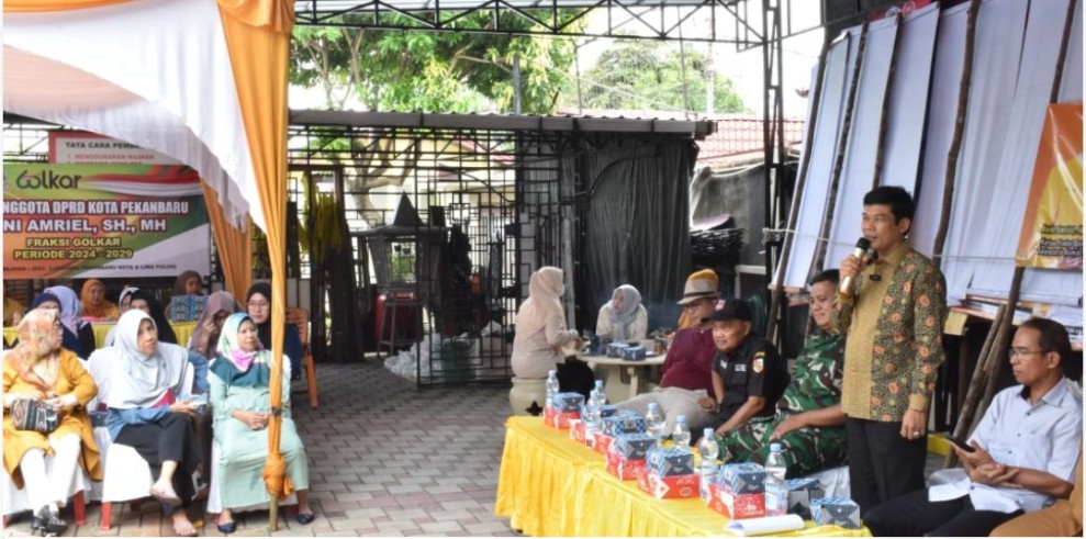 Warga Jalan Wijaya Laporkan Jalan Amlas dalam Reses Anggota DPRD Kota Roni Amriel