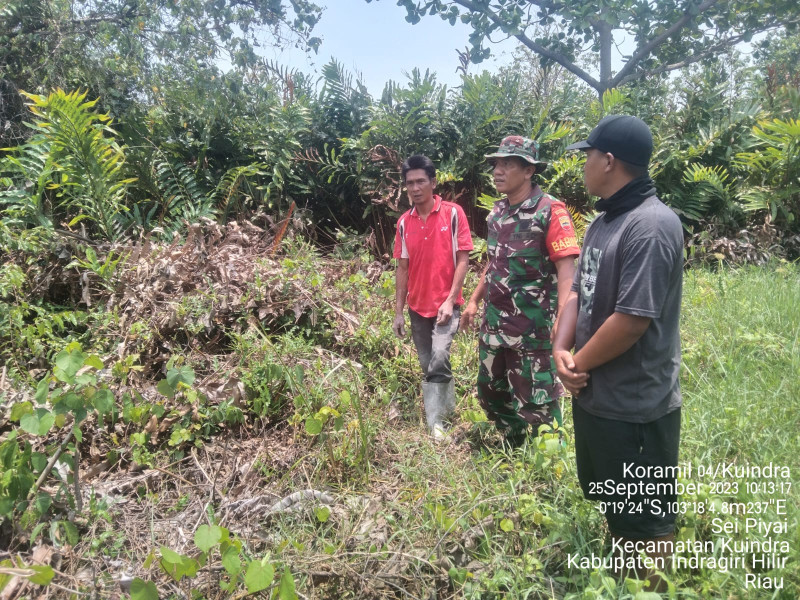 Babinsa Koramil 04/Kuindra Terus Ajak Masyarakat Untuk Patroli Karhutla di Binaan