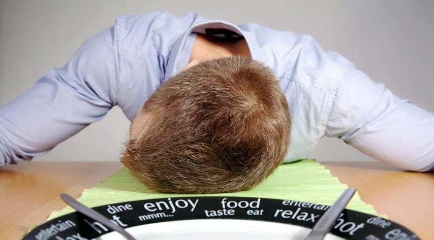 Setelah Makan Badan Terasa Lemas dan Mengantuk, Ini Penyebabnya